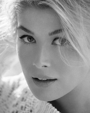 captain-kampari:Rosamund Pike