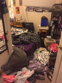 cupcakeslittleblog:  his–little–one:  So my room was an absolute