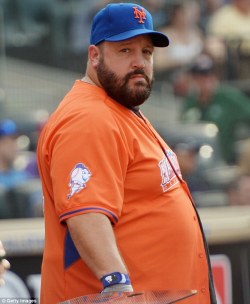 growingmygut:  sumxtra:  Kevin James is so handsome with a beard.