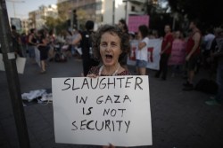 fotojournalismus:  Airstrikes in Gaza | July 2014 1. An Israeli