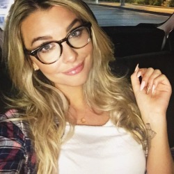 a43uakr7:  Emily Sears| GEEKY GIRL | NERDY GIRLS | GORGEOUS