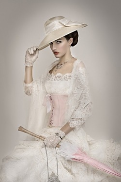 victorianstyle666:  White Victorian Style | via Tumblr στο