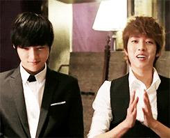 myungyeoll:  sungyeol singing a chinese song & a happy myungsoo