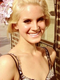 pinupgalore-lanadelrey:  Lizzy Grant shot by Chuck Grant at the