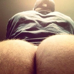 misterjackdarling:  YOU GUYS. Hairy butts.  I love furry asses