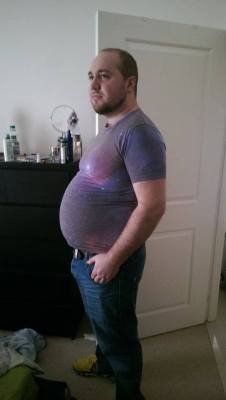 growingmygut:  Pre christmas fattening successful, 220lbs, commencing