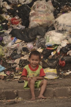 bigpictureblog:  happy little guy bandung, indonesia