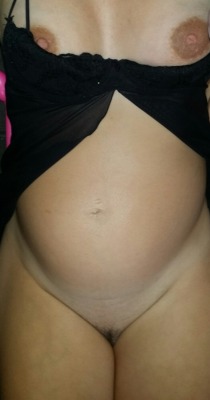 prexbely:  More sexy wi(f)e’s belly. Tell her how much you