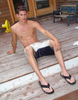 yourboyfriendsfeet:  http://yourboyfriendsfeet.tumblr.com/