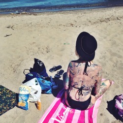 shipspassinginthenight:  Beach day. 