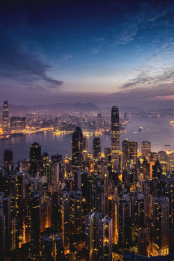 italian-luxury:  Sunrise over Hong Kong by Andy Luten