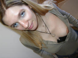 More nip slips and pussy slips pics at http://pussyslip.tumblr.com/