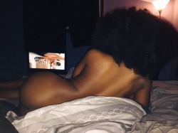 vibewithaecha:  Me in a nutshell. Naked & big hair.
