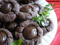 veganrecipecollection:  (via Chocolate Mint Kiss Cookies | Hell