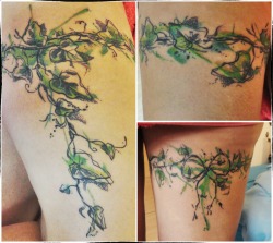 fuckyeahtattoos:  My second tattoo, a watercolour vines garter.