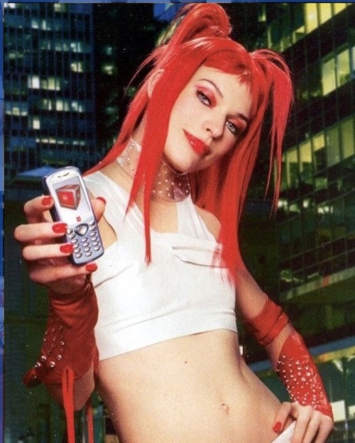 mozeni:Milla Jovovich ad for ‘Vodafone Live!’ (2002)