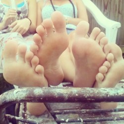 sasha-hot-feet:  Feet fetsh and feet fetih. Meet pretty foot