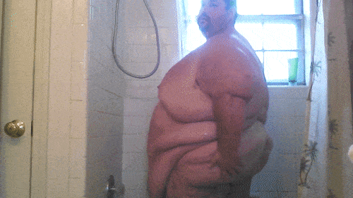 smother-me-in-ur-blubber:  fatmov:  superchub shower   Look at that massive low hanging belly and those enormous tits. WOOF.Â   