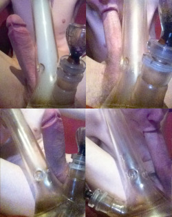 suckdicksmokeweed:  Self suck after a bong hit, I’m impressed! 