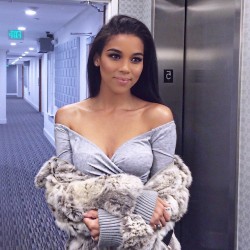 fashionistasrus:  IG: alexandrashipppphttp://fashionistasrus.tumblr.com/