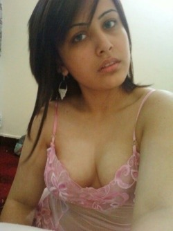 yournudeindians:  Cute chubby indian college girl! Showing her