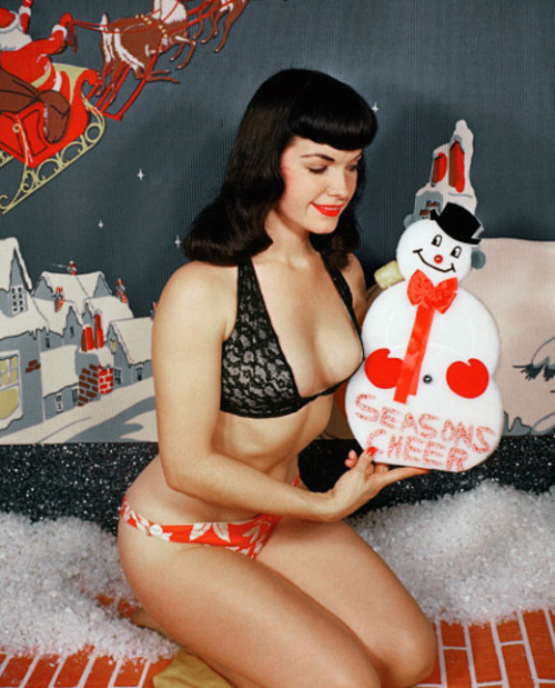 ilovedamsels1962:    The Christmas Pinup of the Day….Bettie