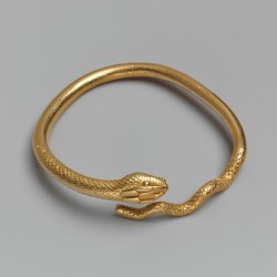 tiny-librarian:    Gold bracelet in the form of a snakeIt dates