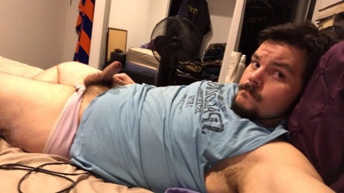 kezzcub:Things got a bit messy….  Mmmm …, I’d totally clean up the mess for you. 
