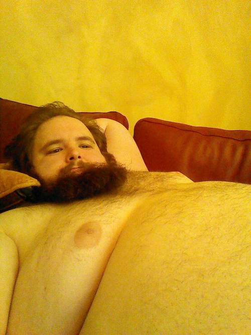 thebritbhm:  Relaxing on the sofa giving exactly 0 fucks.   Mmm… If like to give you at least a few ;)