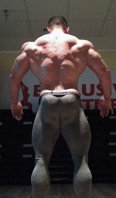 drwannabe:  swoldiers-of-doomsday:  eye4muscle:  Calum Von Moger