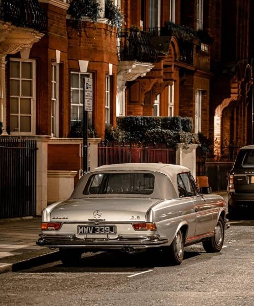 frenchcurious:Mercedes-Benz W111 cabriolet. - source 19th &