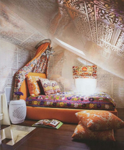 nookes:  Vintage Bedroom | via Tumblr on We Heart It.