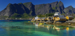 photosofnorwaycom:  Sakrisøya widescreen by Ron Jansen - EyeSeeLight