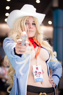 cosplay-gals:  Judy from Cowboy Bebop || cosplay-gals.tumblr.com