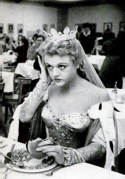 yesterdaysprint:  Angela Lansbury takes a lunch break while filming Court