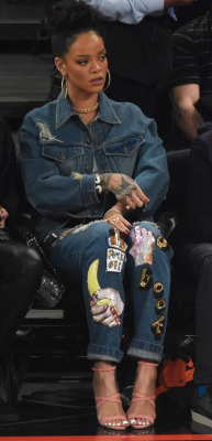 rihanna-navy-life:  The Holy Trinity sitting courtside.