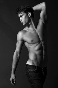 grabyourankles:  Lucas Garcez [independent men] by Henrique Ferrari