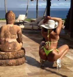 nude-celebz:  Nicki Minaj’s big ass in a thong 
