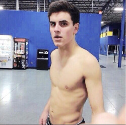 cuteguyscollectionblog:  Jack Gilinsky | Shirtless 