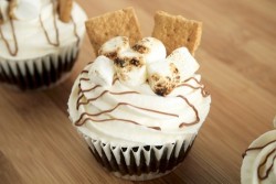 kmssstry:  S’more Cupcakes | Cupcakes and Recipes on @weheartit.com