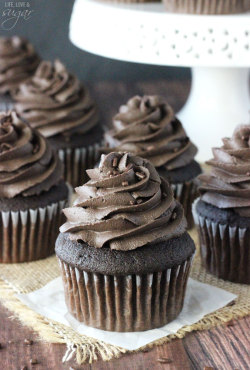 do-not-touch-my-food:  Chocolate Cupcakes with Ganache Filling