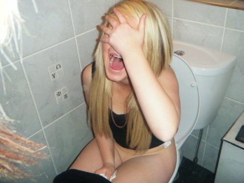 dimitrivegas:  Pooping girls