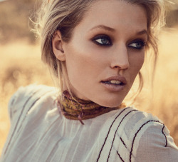 stormtrooperfashion:  Toni Garrn in “Prairie Rose” by Norman