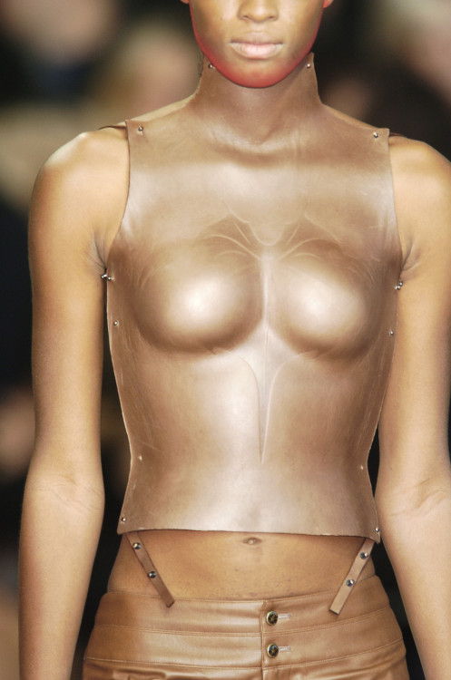 a-state-of-bliss:  Issey Miyake Fall/Wint 2006