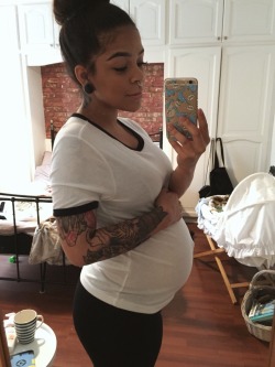 mia-redworth:  bump selfies 