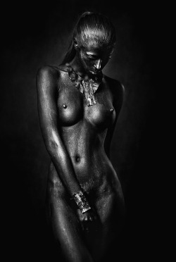 black-white-madness:  Madness: Photographer: Zachar RiseAccessories: