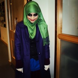 halihijabi:  Hijabi Cosplay: The Joker, Batman  Awesome. Fucking