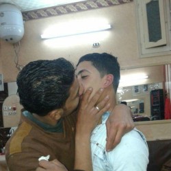 abdelbeur75:  Kiss m'y friend