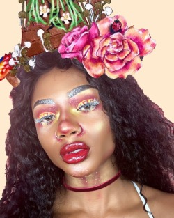 blackgrlsaremagic:  @hayleeanise  I cant tell if she is a painting