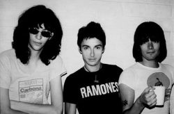 its-a-wendyful-life:Joey Ramone, Arturo Vega, and Dee Dee Ramone